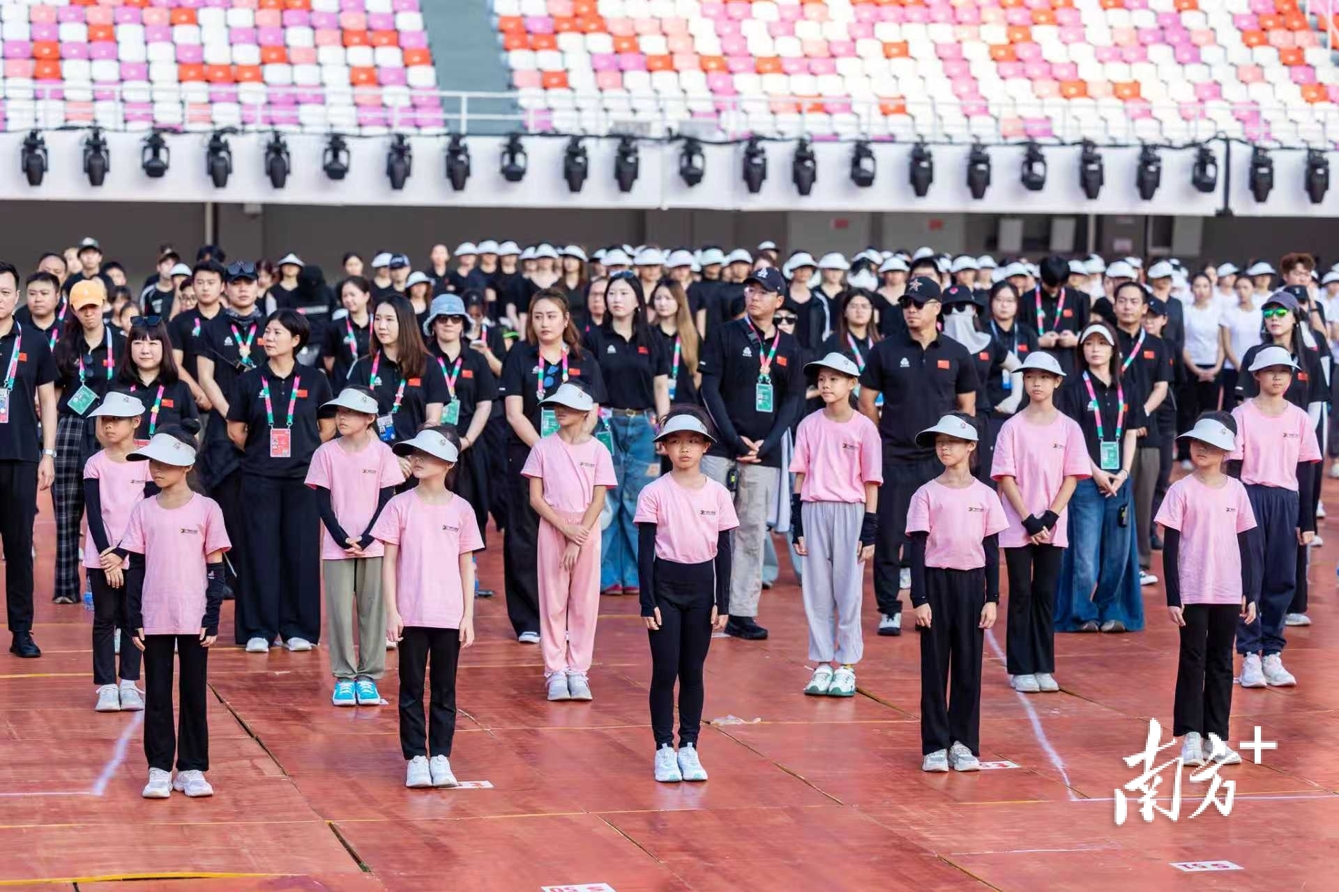 壶运动员张, 用艺术的语, 媒集团南方 壶运动员张, 用艺术的语, 媒集团南方